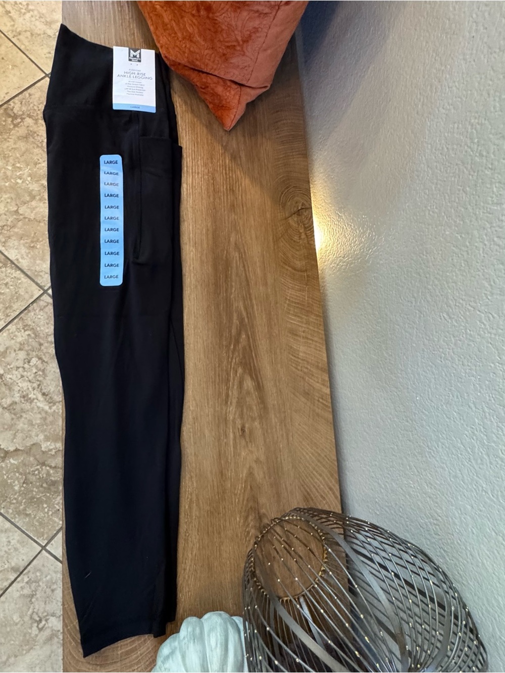Women’s Black Leggings with Side Pocket - Mady + Co. (Large)